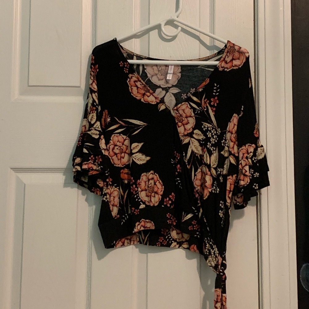 Xhilaration Floral shirt